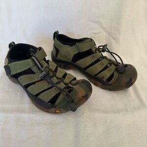 Keen youth sandals, size 3